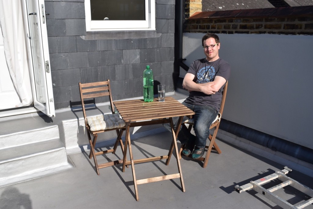 Xhris auf der neuen Balkon-Garnitur