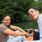 Sarah und Andreas am Tretboot